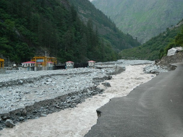 Alaknanda flowing beyond the destroyed 400 MW Vishnuprayag Project Photo: Matu Jan Sangathan