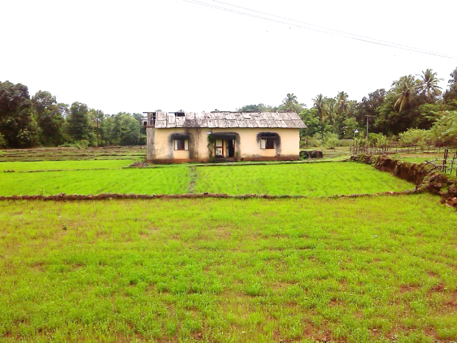Abandoned site office of teh nardawe Dam at Nardawe Photo: Damodar Pujari