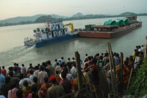 Protest against big dams – KMSS (Krishak Mukti Sangram Samiti) members protesting in Pandu Ghat in Guwahati against the ship carrying the turbines for the Lower Subansiri project. Source: http://peakwater.org/wp-content/uploads/2011/07/Lower-Subansiri-turbines-protest.preview.jpg 