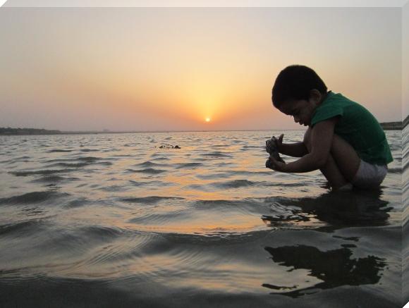 Child at Ganga Photo with thanks from:gnarlysunset.com