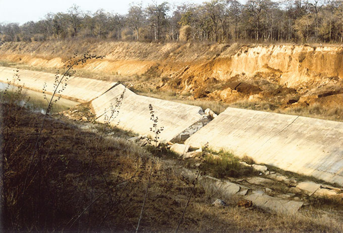 Poor quality work at Gosekhurd Canals, Vidarbha Photo: Tehelka