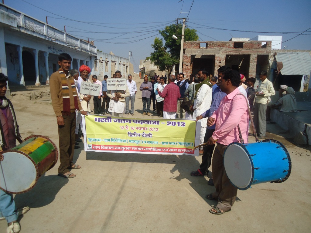 One of the two streams of Yatra arrives at Nagar