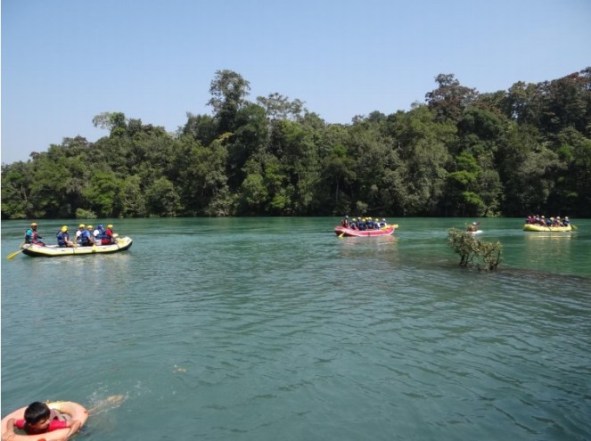 Many ways to enjoy a flowing river: Rafting, canoeing, swimming Photo: Author