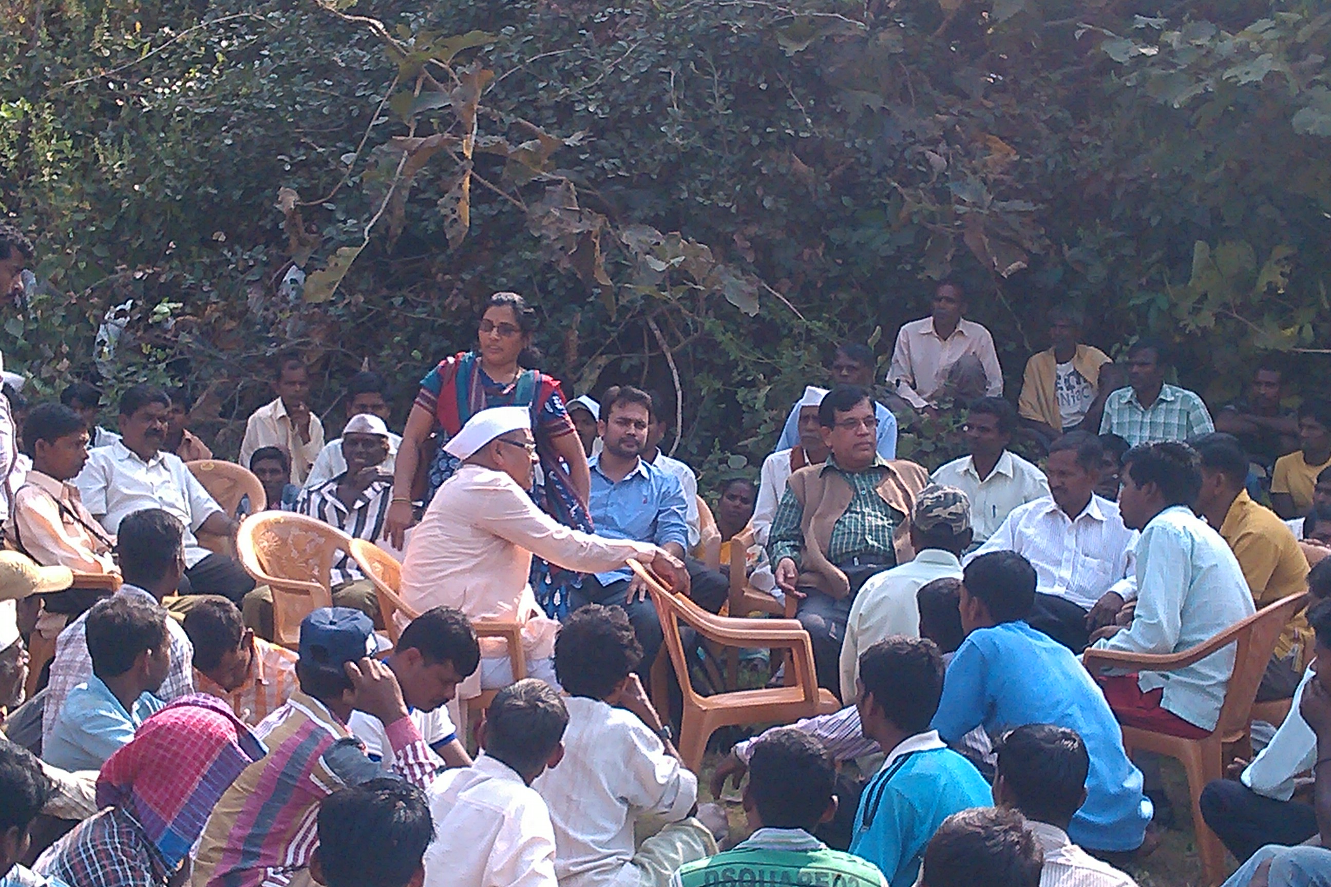 People meeting protesting Pinjal Dam. Date: 04.01.14, Photo: Amit Tillu for SANDRP
