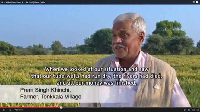 A farmer of Malwa describing the problem and solution, the result can be seen in the background, from film Jal Khet
