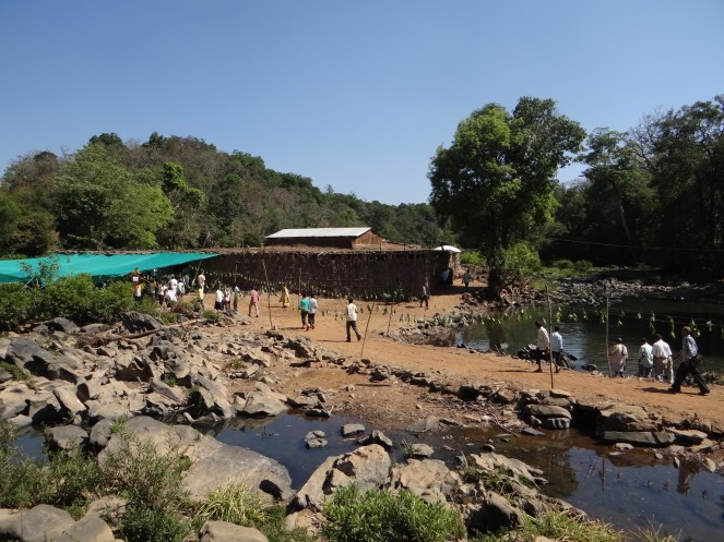 People gathering for the rally Photo: All photos by Parineeta Dandekar, SANDRP