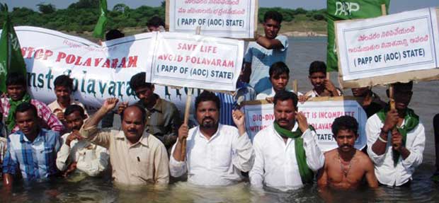 Tribals protesting against Polavaram Project Photo:http://www.frontpageindia.com/andra-pradesh/unique-protest-by-tribals-against-polavaram-project/41401