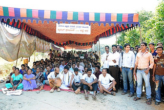 Protest against sudden water release by fradulently combined 48.50 MW project in Bantwal, Dakshin Kannada by Greenko Photo: Daiji World
