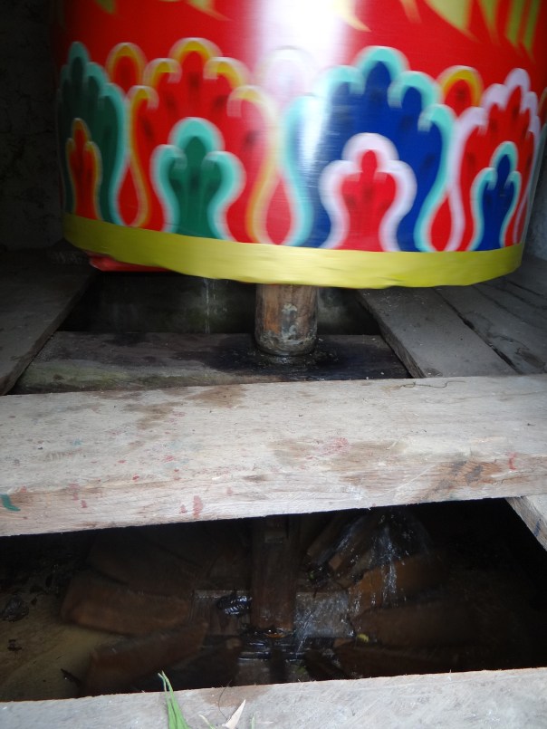 The wooden wheel blades