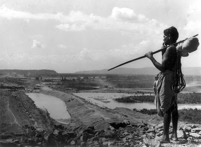 A villager wondering if his village will be submerged under Hirakud Dam. Photo: Biswaksen Bohidar from: http://sadharanapurusha-karunakar.blogspot.in/