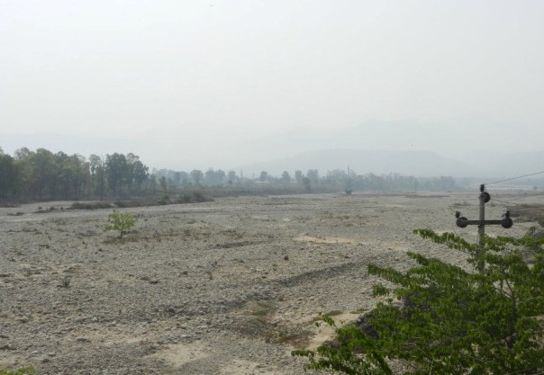 Ganga made completely dry at Haridwar by the Bhimgouda barrage Photo: SANDRP. 