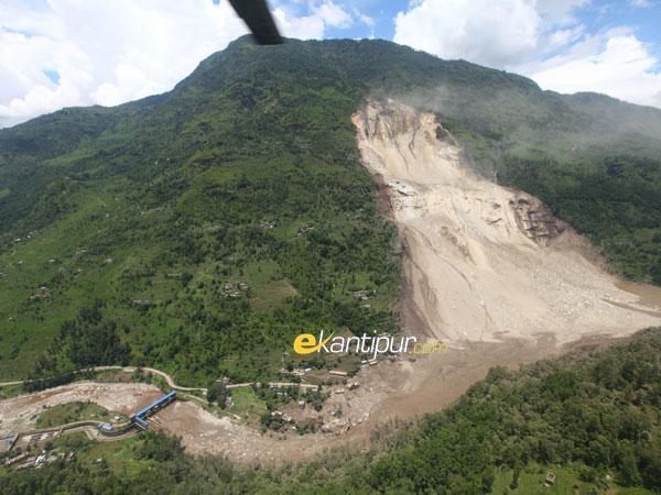Massive scale of the landslide dam, photo thanks to Kathmandu Post