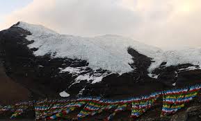 Retreating glaciers in Tibet Photo: ecns.cn