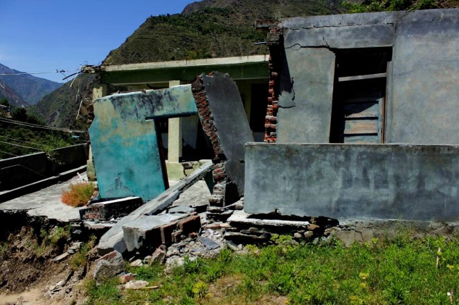 Damages caused by the leakage in the HRT to houses in Mokhar village