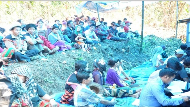 Anxious afffected people outside the public hearing Hall in March 2013 (Source - PH Report)
