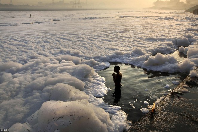 Wroshipping the polluted Yamuna. Photo from Daily Mail. co.uk