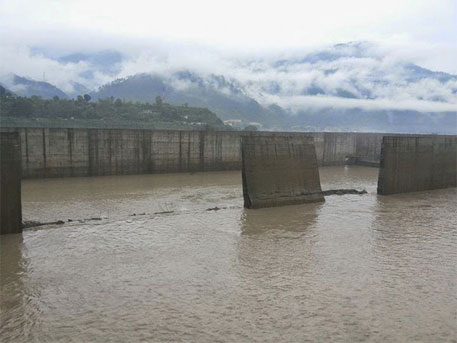 The collapsed basin walls of desilting basin of Srinagar HEP  (Matu Jan Sangathan)