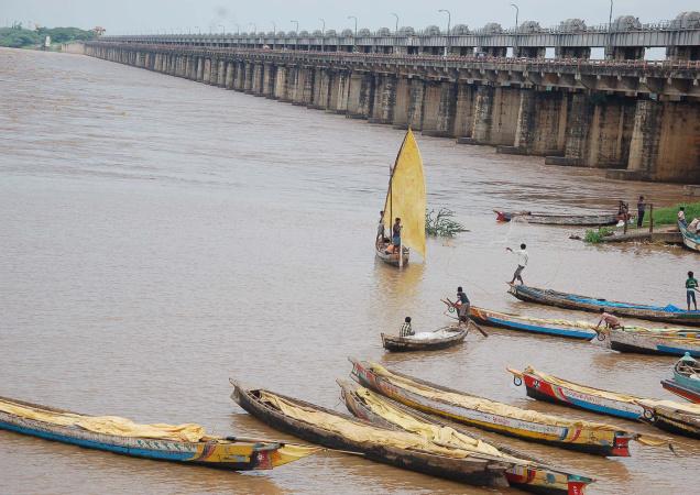 Dowleswaram barrage just upstream bifurcation of Godavari into Gautami and Vashitha Photo: The Hindu
