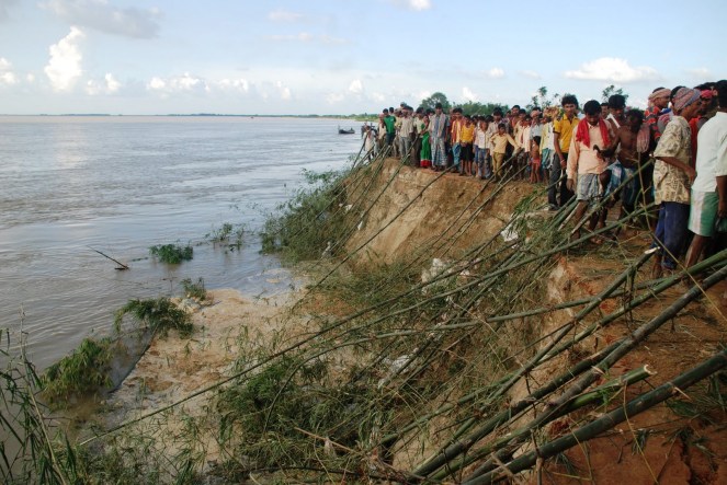 Bank Erosion and Embakment breach at Hiranandpur Phot with thanks: Soumya Desarkar