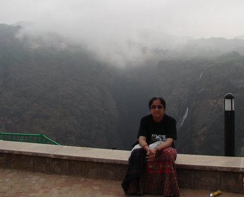 Near Jog Falls on Sharavati, made dry by the Linganmakki Hydropower Project Photo: Parineeta Dandekar