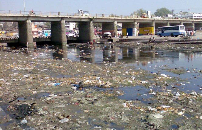 Polluted Godavari at the Goda ghat Photo: rajuparulekar.wordpress.com