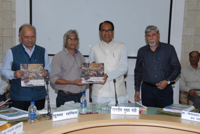 Madhya Pradesh Chief Minister Releasing the Book on Vultures of Panna Tiger Reserve in August 2015 in Bhopal along with author Abhilash Khandekar 