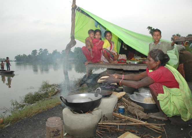 Life on embankment Photo by Nagendra Singh