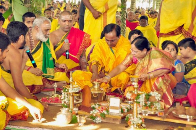 K Chandrasheker Rao with familiy at puja