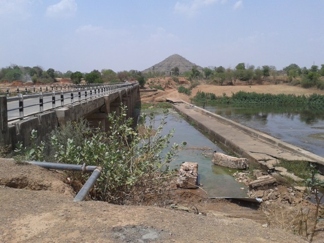 River Patne at Pawai. Pyramidal hill can be seen in the backdrop (Photo by Manoj Misra)