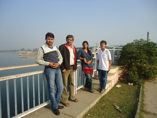 At Narora Barrage, Nov 24, 2011 (Photo by SANDRP)