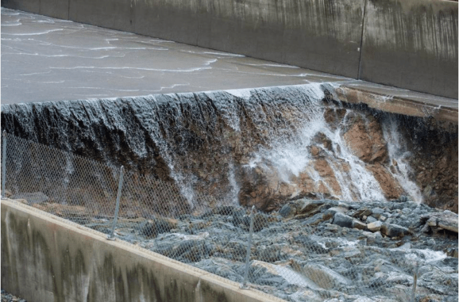 Damaged spillway of Oroville Dam (Media reports in USA)