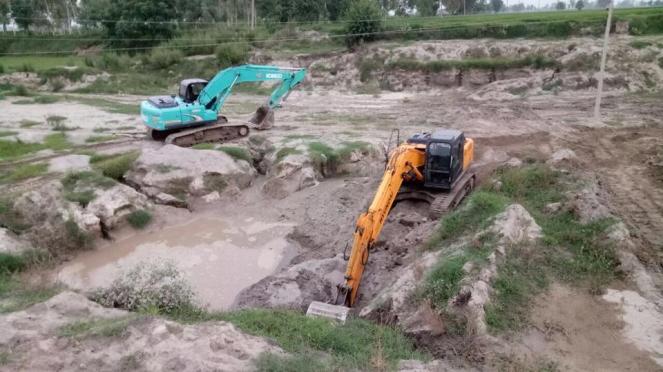 Equipment seized at one of the sand quarries in Ferozepur on Wednesday.(HT Photo).jpg