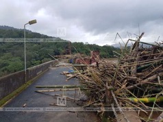 Poringalkuthu Spillway clogged Aug 20 2018 Photo by Madhu