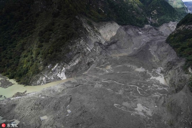 The barrier lake formed by a landslide in the Yarlung Zangbo River in Southwest China's Tibet autonomous region on Oct 18. [Photo:IC]2